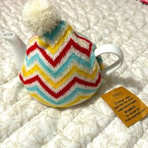 Robert Gordon: Vintage style knitted tea cosy & cute porcelain teapot